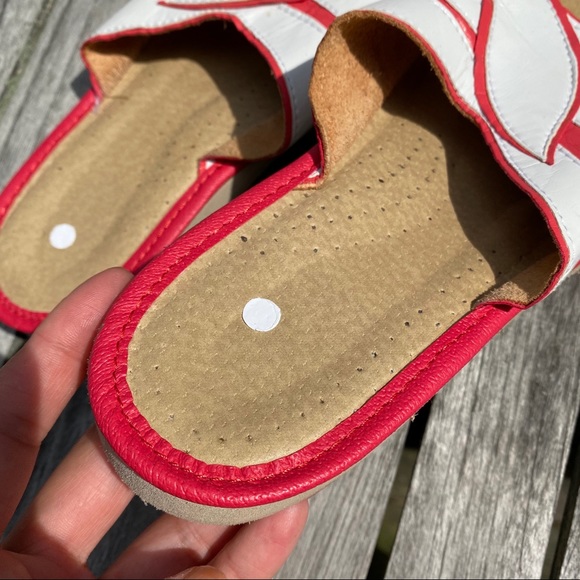 ❤️ BASIC RED & WHITE LEATHER SLIPPERS! - Picture 7 of 9